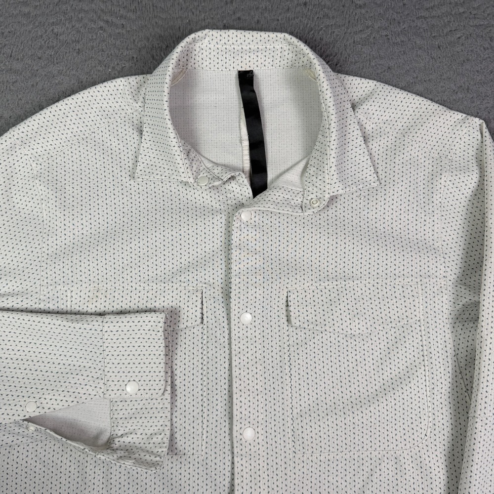 Lululemon Airing Easy Long Sleeve Shirt Mens M White Speck Snap Front Ventilated